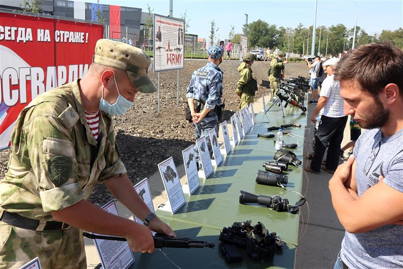 Командующий Южным округом Росгвардии принял участие в открытии военно-технического форума «Армия-2020» 