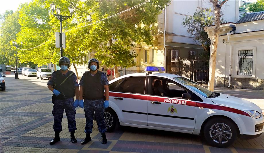 В Крыму росгвардейцы оказали помощь пострадавшим в ДТП