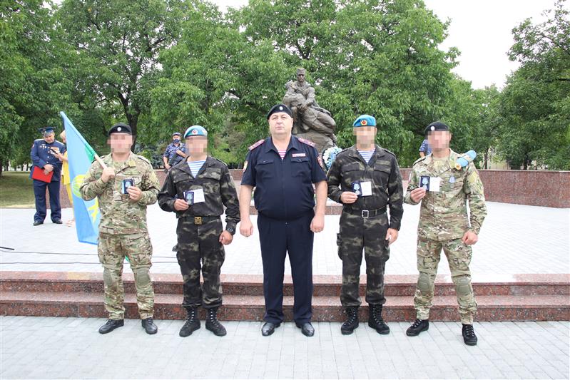 Росгвардейцев из Кабардино-Балкарии наградили медалью «90 лет ВДВ»