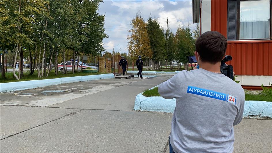 Журналистам Ямала продемонстрировали готовность Росгвардии и полиции к обеспечению безопасности школ (видео)