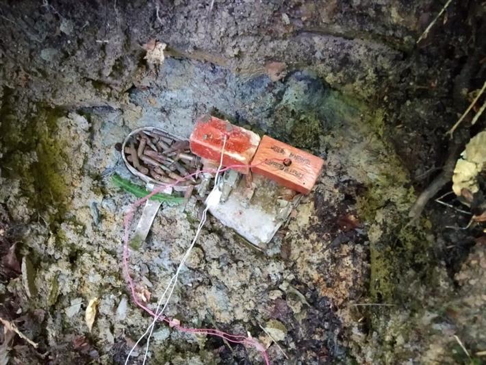 В Чеченской Республике военнослужащие Росгвардии обнаружили и уничтожили тайник с боеприпасами