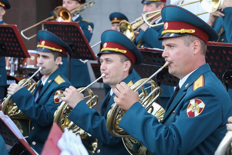 Военнослужащие и сотрудники Росгвардии  приняли участие в праздновании  Дня государственного флага Российской Федерации
