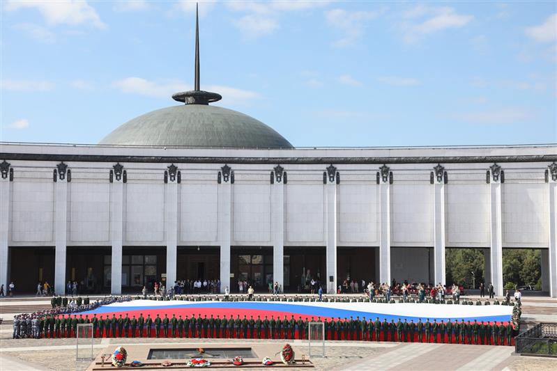 Военнослужащие и сотрудники Росгвардии  приняли участие в праздновании  Дня государственного флага Российской Федерации