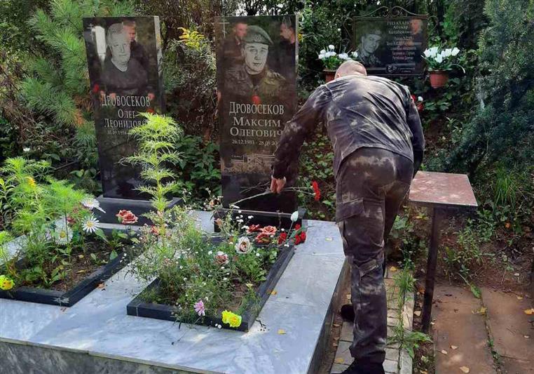 Сотрудники удмуртского СОБР почтили память погибшего коллеги