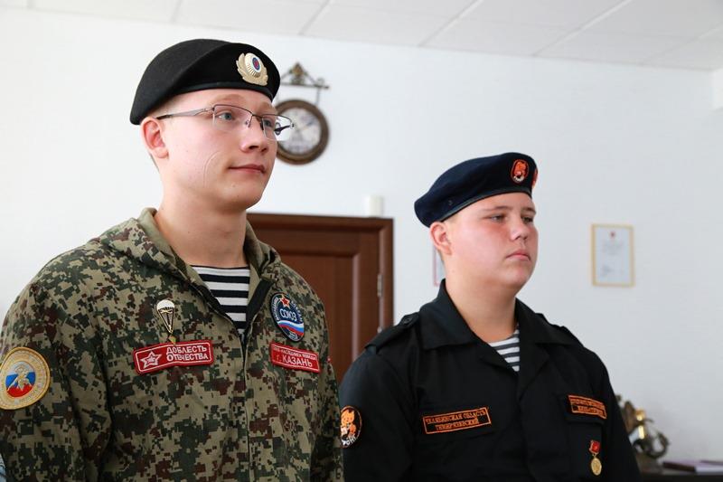 Начальник Управления Росгвардии по Челябинской области встретился с воспитанниками клуба «Стронг», спасшими 5-летнего мальчика