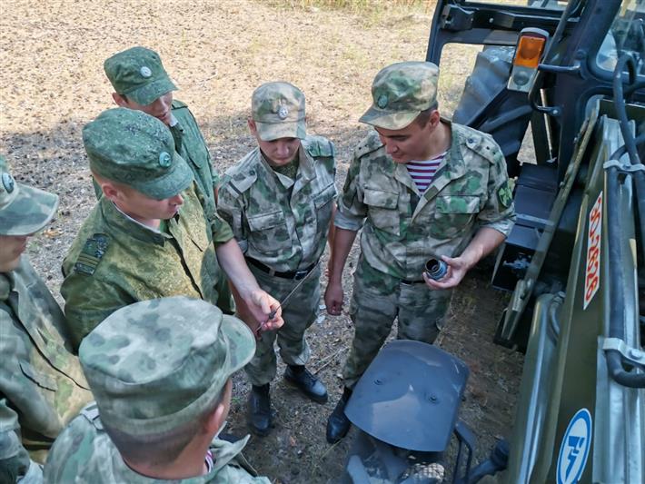 Военнослужащие инженерно-саперных подразделений Уральского округа Росгвардии закрепили профессиональные навыки