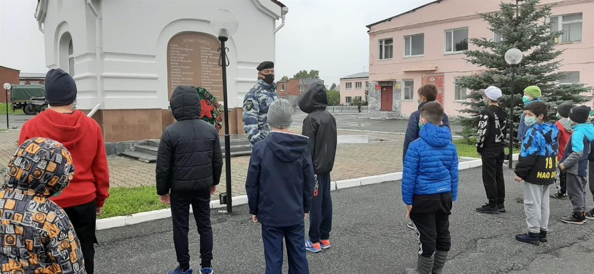 На Среднем Урале в рамках ведомственной акции «Каникулы с Росгвардией» юные спортсмены посетили базу ОМОН