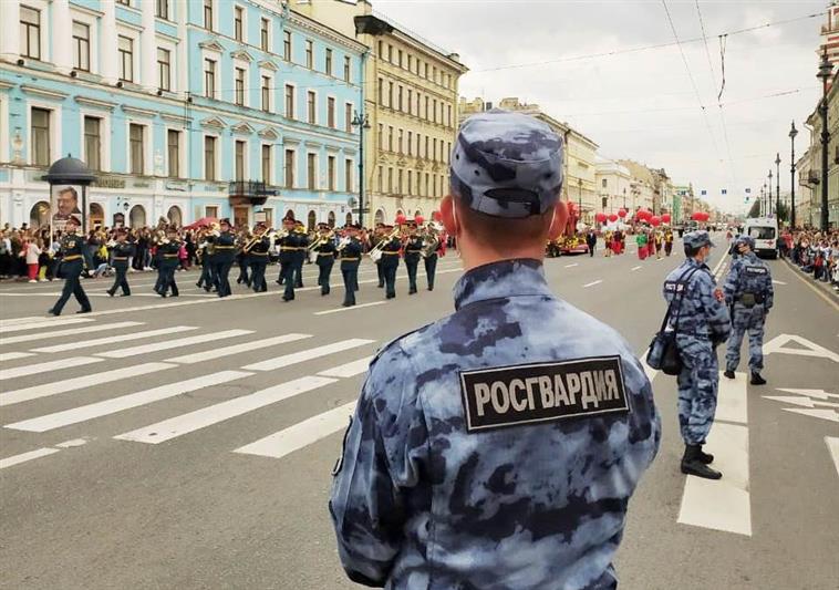 Росгвардия обеспечила правопорядок при проведении фестиваля цветов в Санкт-Петербурге