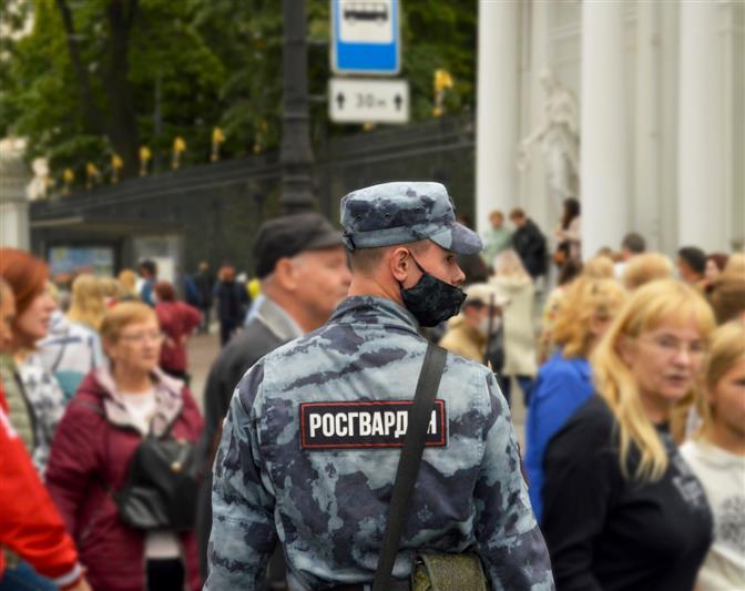 Росгвардия обеспечила правопорядок при проведении фестиваля цветов в Санкт-Петербурге