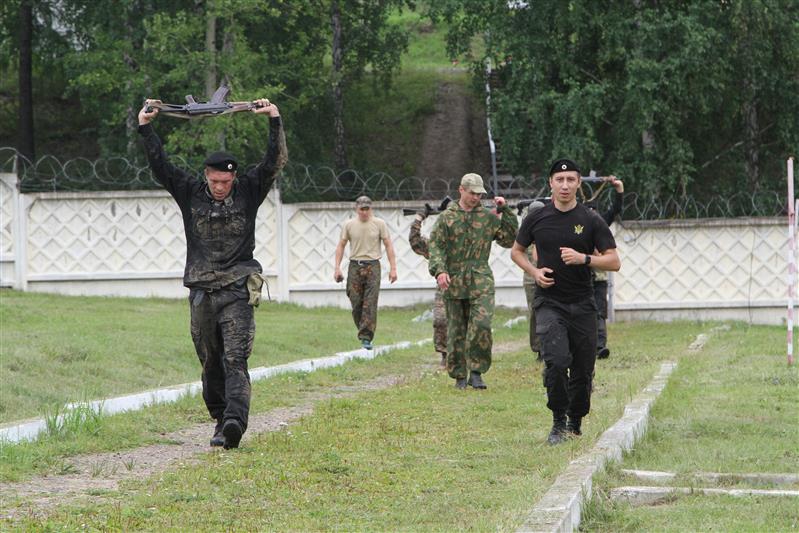 В Железногорске военнослужащие Росгвардии организовали квалификационные испытания для сотрудников взаимодействующего ведомства