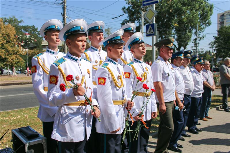 Росгвардейцы приняли участие в открытии мемориала героям-авиаторам в Ставрополе