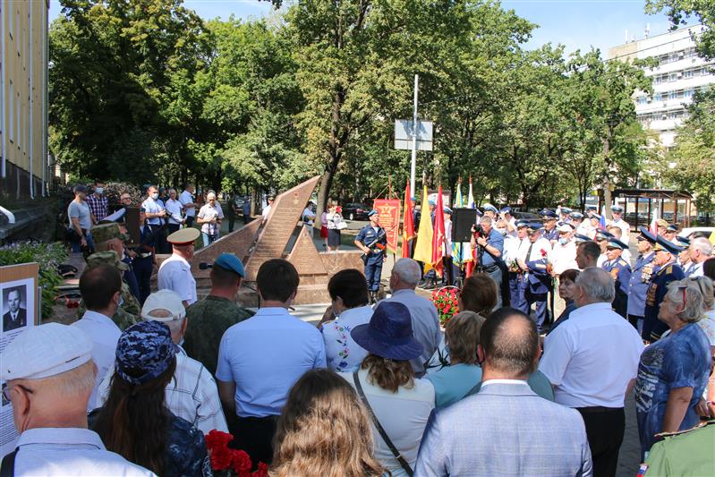 Росгвардейцы приняли участие в открытии мемориала героям-авиаторам в Ставрополе