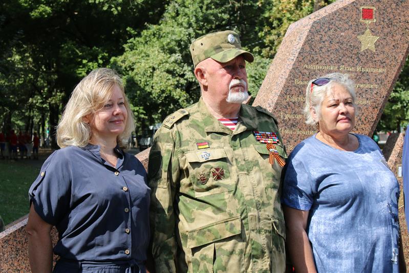 Росгвардейцы приняли участие в открытии мемориала героям-авиаторам в Ставрополе