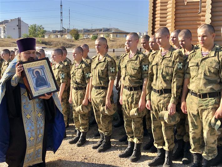 В Севастополе росгвардейцы приняли участие во встрече чудотворной православной иконы