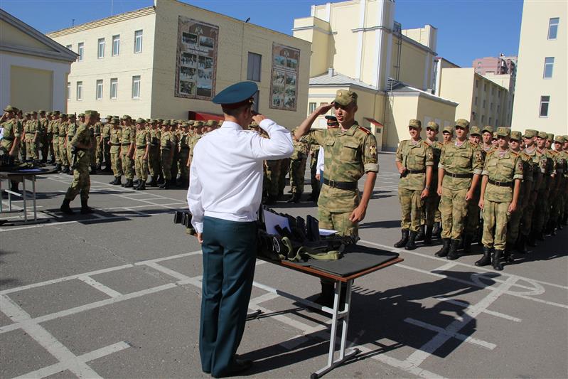 В Саратовском военном институте Росгвардии состоялось вручение оружия учащимся первого курса