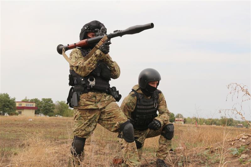 В Ростовской области прошли сборы снайперов и гранатомётчиков новочеркасского ОМОН Росгвардии (фото, видео)