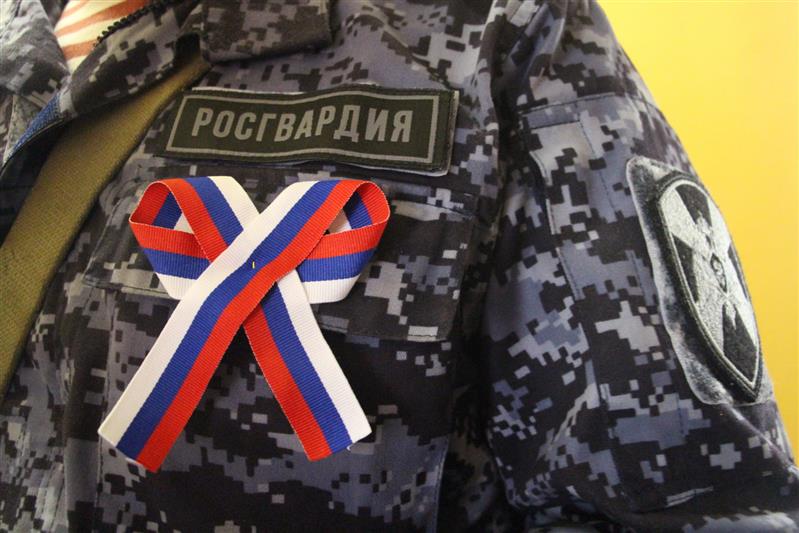 Военнослужащие и сотрудники Центрального округа Росгвардии приняли участие в мероприятиях, посвященных Дню флага России