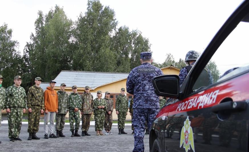 Росгвардия проводит профориентационные и военно-патриотические мероприятия для тюменских школьников