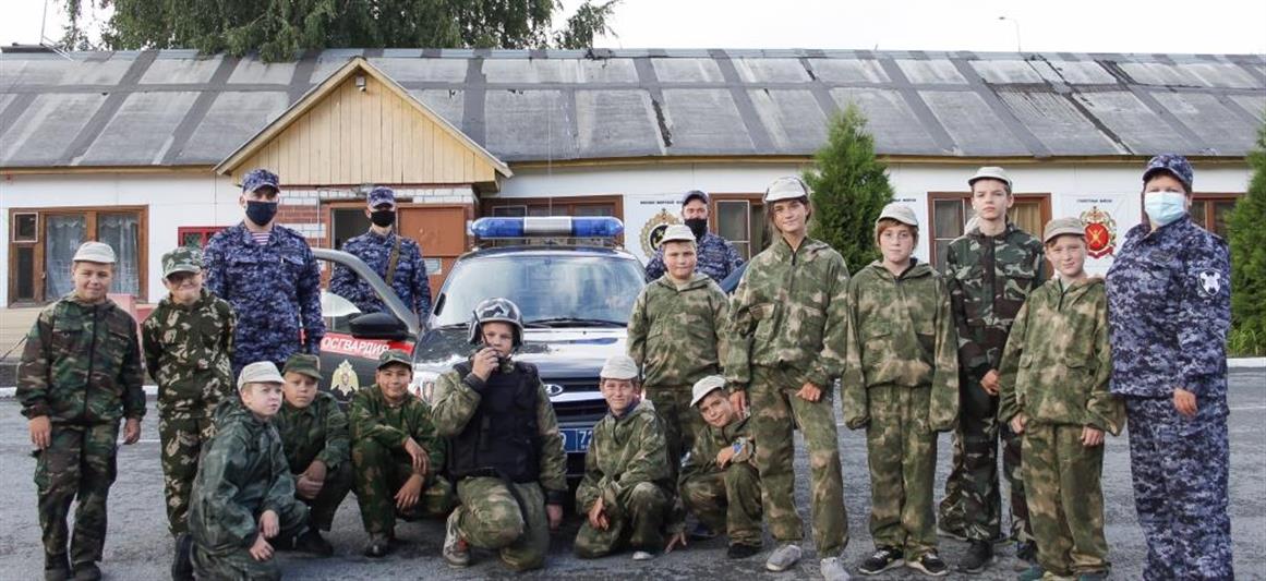 Росгвардия проводит профориентационные и военно-патриотические мероприятия для тюменских школьников