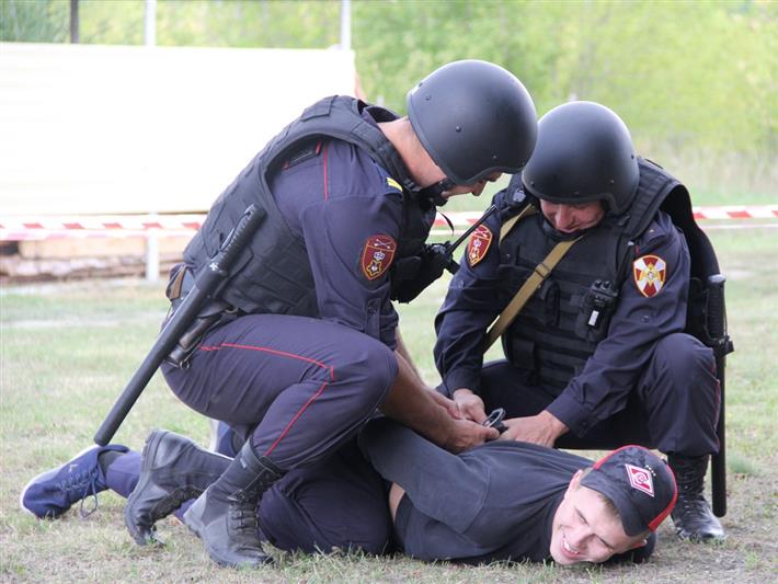 В Алтайском крае прошел конкурс профессионального мастерства среди сотрудников вневедомственной охраны Росгвардии (фото, видео)