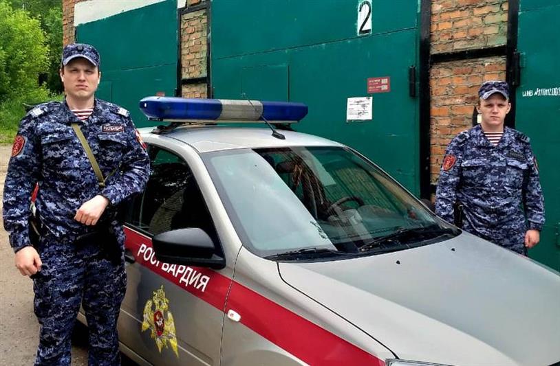 ГУ МЧС по Смоленской области оценило действия росгвардейцев при спасении людей на пожаре 