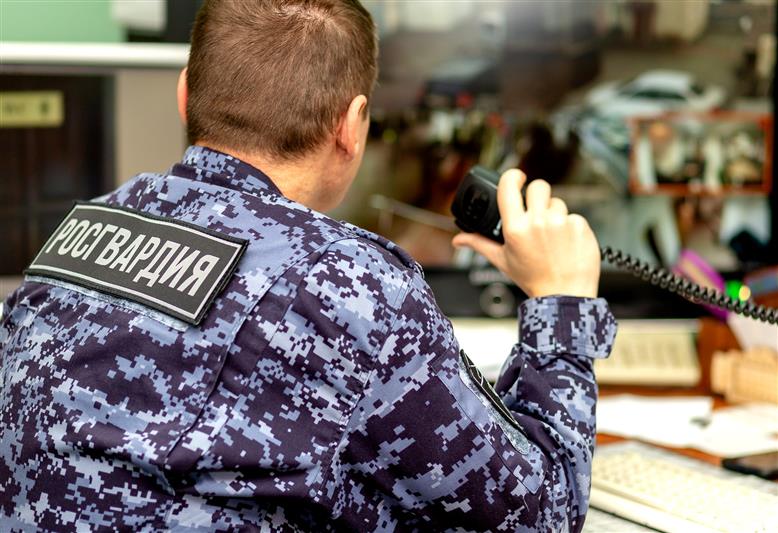 На Кубани росгвардейцы задержали мужчину, угрожавшего гражданам предметом, похожим на пистолет