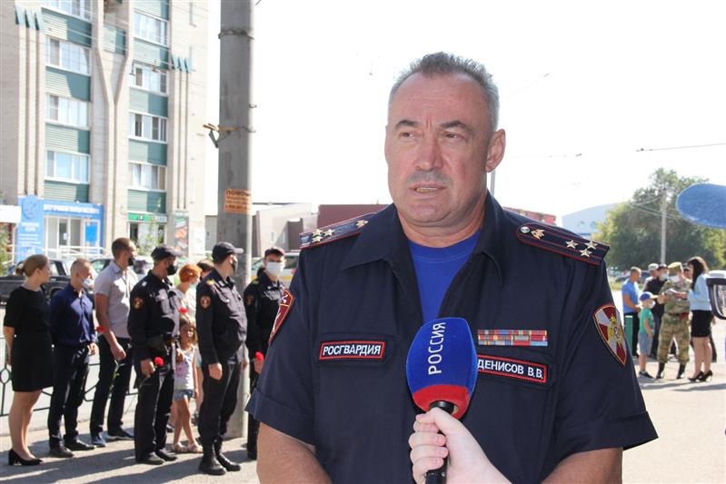 В Алтайском крае увековечили память о погибшем сотруднике вневедомственной охраны