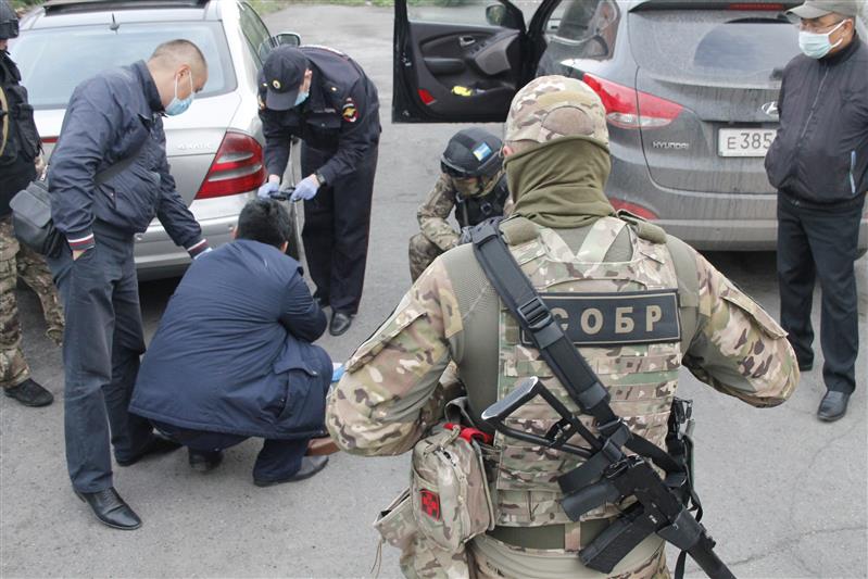 В Туве при содействии спецназа Росгвардии задержан подозреваемый в занятии высшего положения в преступной иерархии