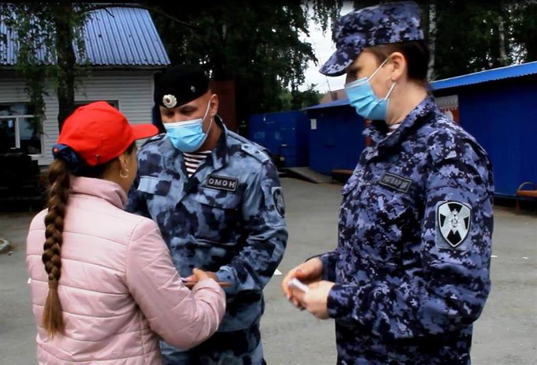 В Тюмени проведена военно-спортивная эстафета для школьников, посвящённая 40-летию Уральского округа Росгвардии