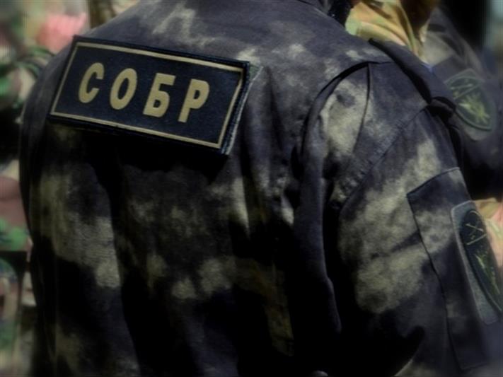 В Омске спецназ Росгвардии задержал злоумышленника, удерживавшего в квартире женщину