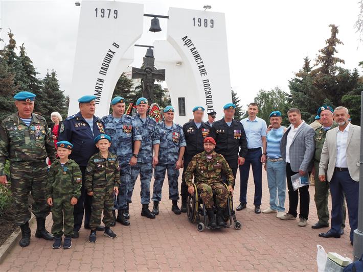 В День воздушно-десантных войск белгородским росгвардейцам –десантникам вручили памятные медали