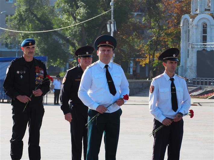 Руководство Управления Росгвардии по Белгородской области приняло участие в мероприятиях, посвящённых 77-летию освобождения Белгорода от немецко-фашистских захватчиков