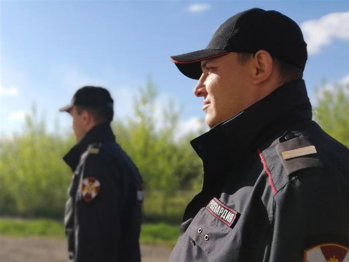 В Омске росгвардейцы пресекли незаконное проникновение в частный дом