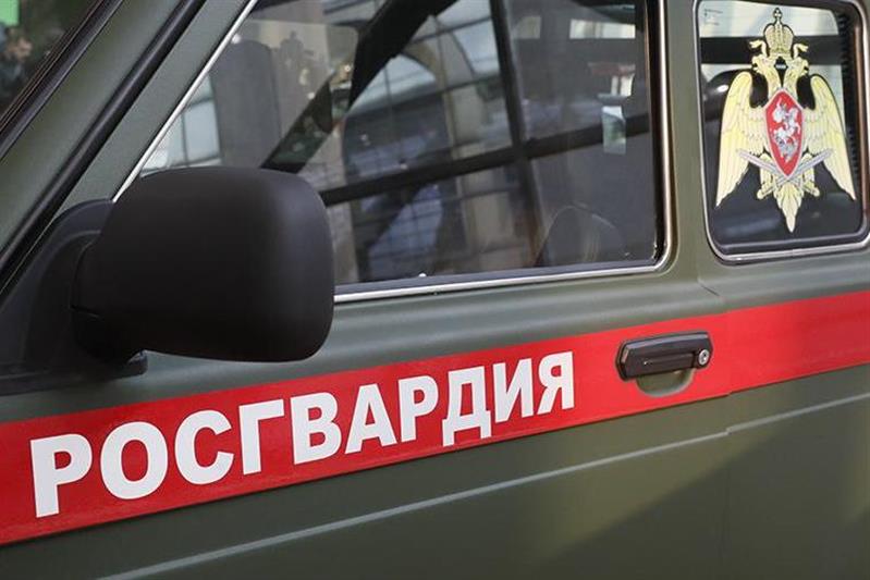 В Барнауле сотрудники Росгвардии задержали подозреваемого в незаконном хранении наркотиков в крупном размере