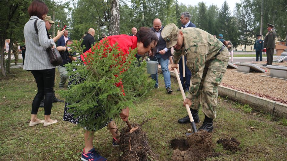 В железногорской воинской части Росгвардии открыли Аллею Славы
