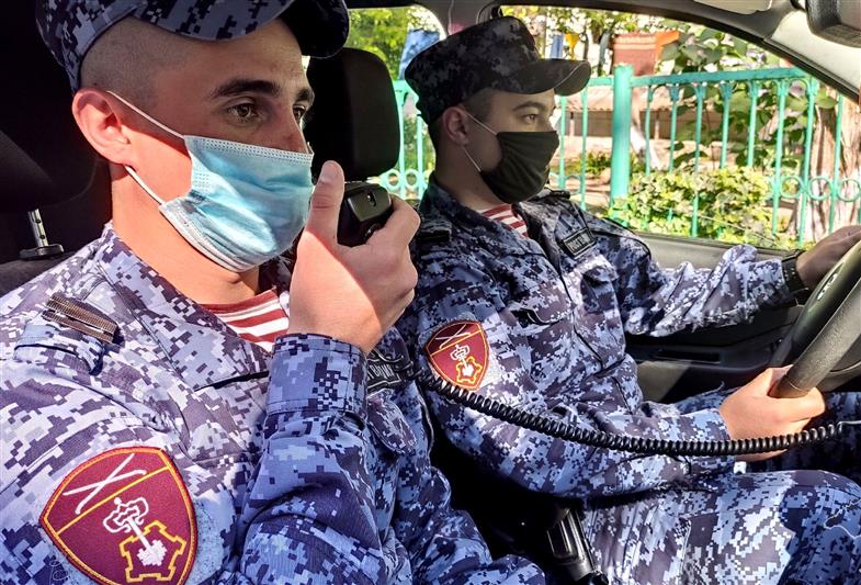 В Севастополе росгвардейцы пресекли нарушение общественного порядка на автозаправочной станции