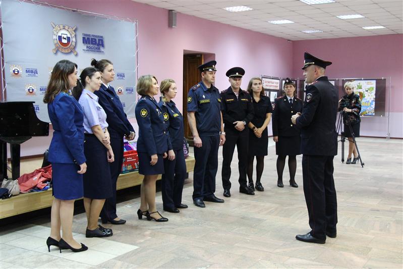 В Приангарье росгвардейцы поучаствовали в благотворительной акции «Собери ребенка в школу»