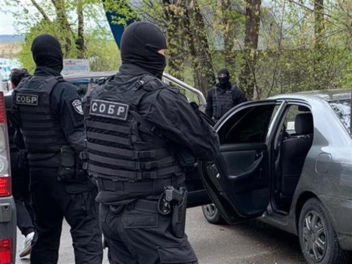 При участии СОБР Росгвардии в Иркутской области задержаны подозреваемые в совершении серии краж
