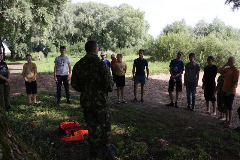 Офицеры новгородского СОБР приняли участие в организации молодежного проекта