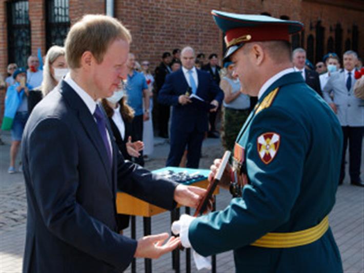 Росгвардейцы из Алтайского края награждены медалями «90 лет Воздушно-десантным войскам»