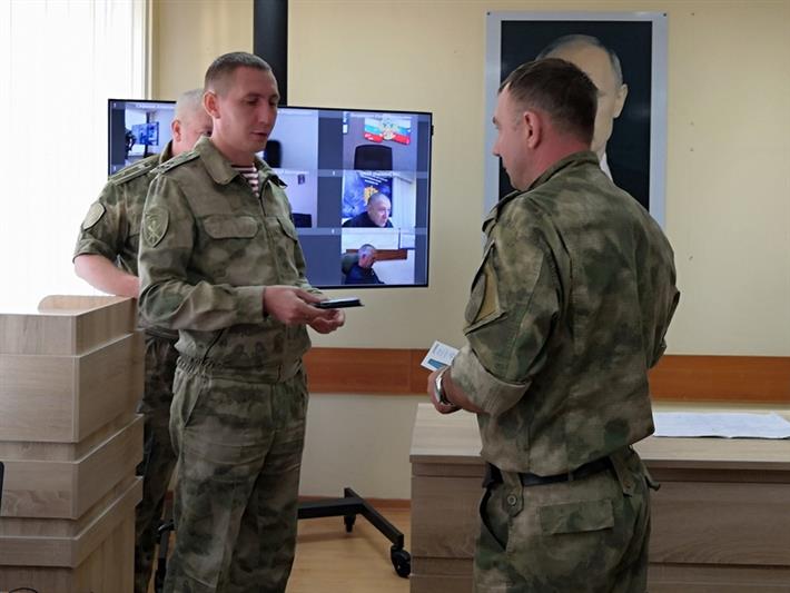 Росгвардейцы из Алтайского края награждены медалями «90 лет Воздушно-десантным войскам»