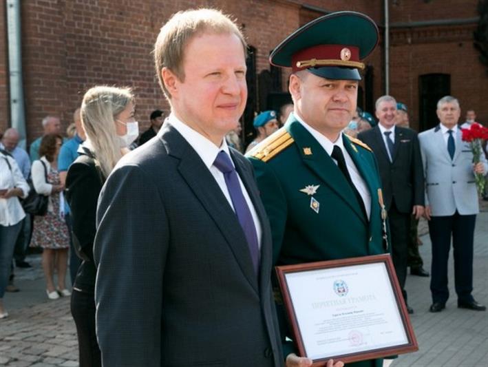 Росгвардейцы из Алтайского края награждены медалями «90 лет Воздушно-десантным войскам»