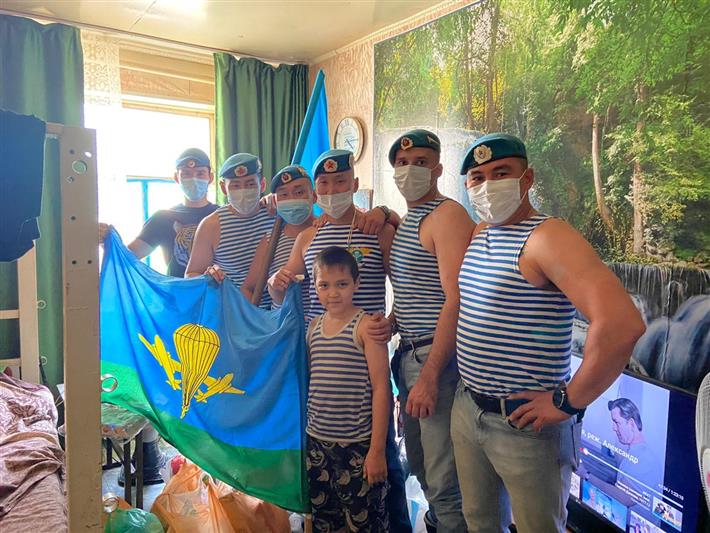 Офицеры якутского СОБР, служившие в ВДВ, приняли участие в акции «Десант добра»