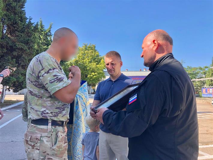 В Севастополе росгвардейцы приняли участие во встрече чудотворной православной иконы