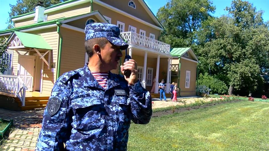 Сотрудники Росгвардии провели тренировку по задержанию грабителя  в  Лермонтовском музее-заповеднике «Тарханы» (видео)