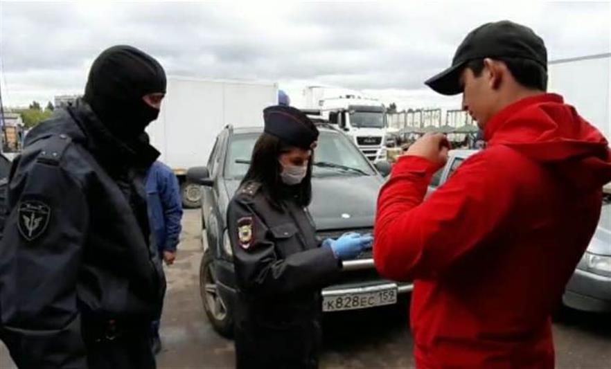 При содействии челябинского ОМОН проведены проверки  соблюдения миграционного законодательства в местах торговли
