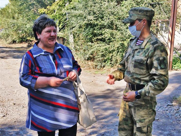 Росгвардейцы рассказали жителям Абакана о героическом земляке-артиллеристе