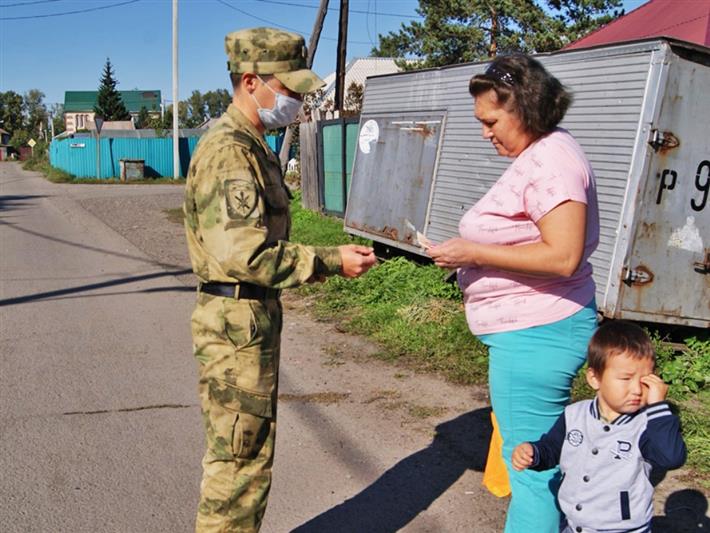 Росгвардейцы рассказали жителям Абакана о героическом земляке-артиллеристе