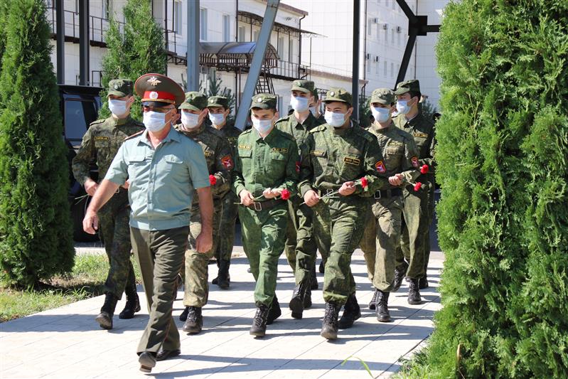 Сотрудники кабардино-балкарского ОМОН провели день открытых дверей для кадетов и школьников