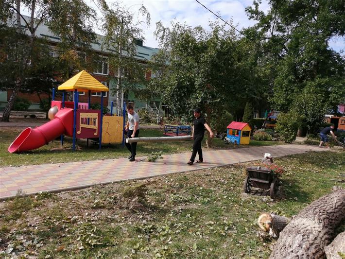 Росгвардейцы из Адыгеи провели экологическую акцию в подшефном доме ребенка